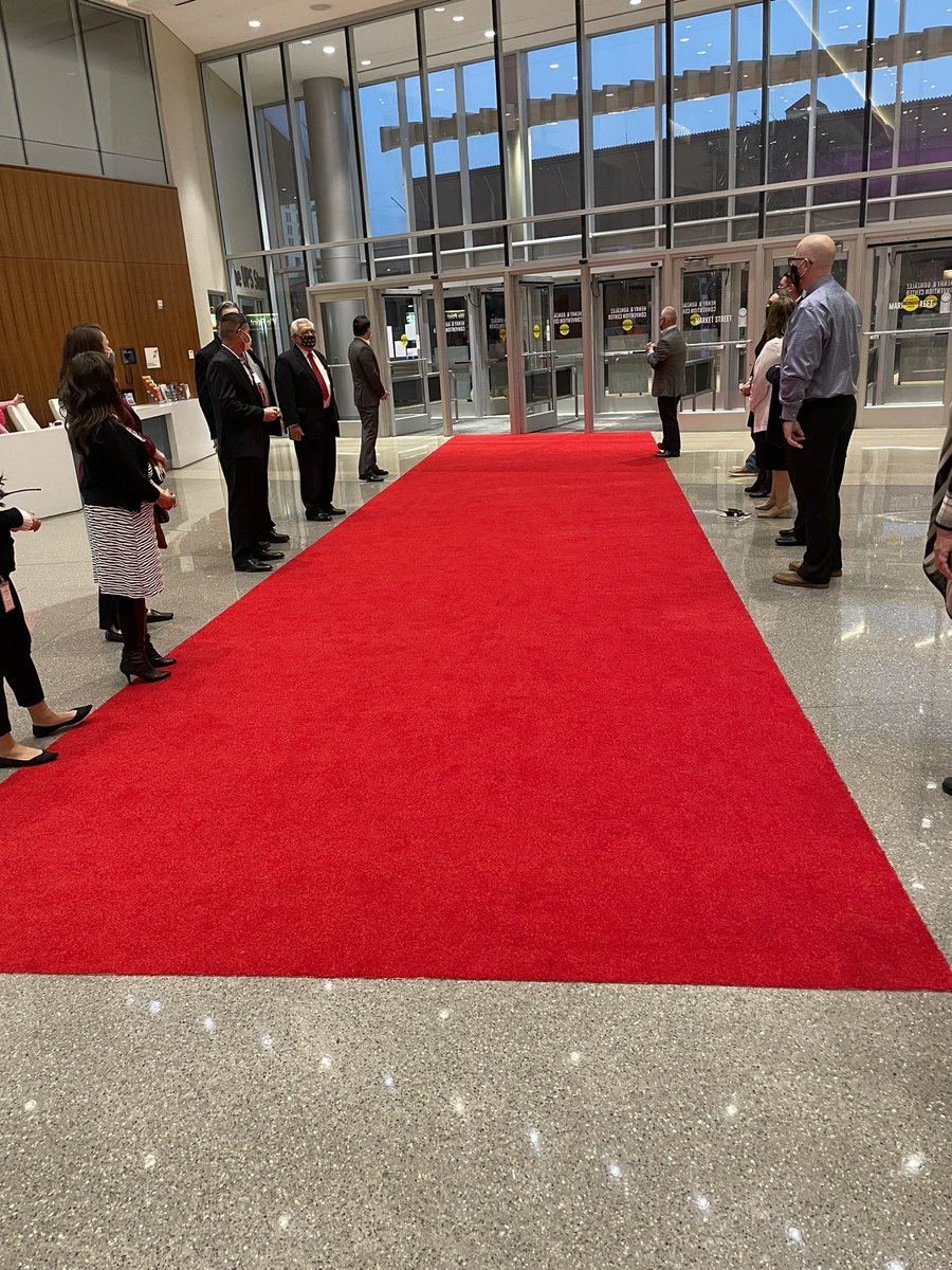 SABCSSanAntonio's tweet photo. There’s red carpet, mimosas, live music, and conchas! Welcome back to San Antonio! #SABCS21 https://t.co/gz8iiL2xPI