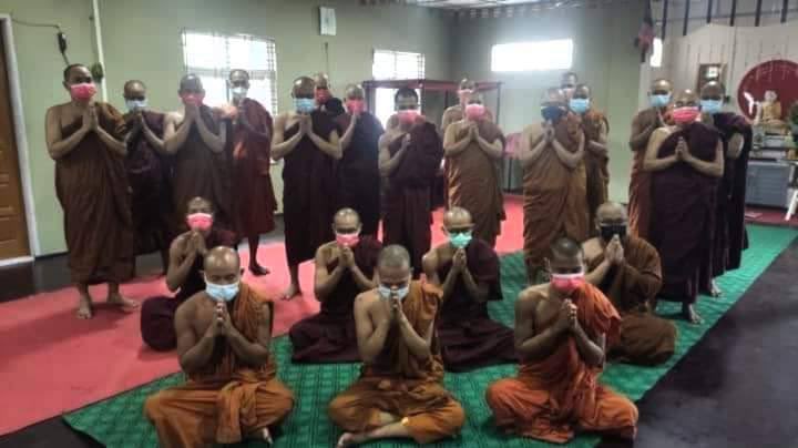 After sending prayer for revolutionaries who are fighting against the terrorist dictator, Mandalay pro-democracy monks protested against the dictator on December 7. #Cambodia_RejectTerrorists #Dec7Coup  #WhatsHappeningInMyanmar