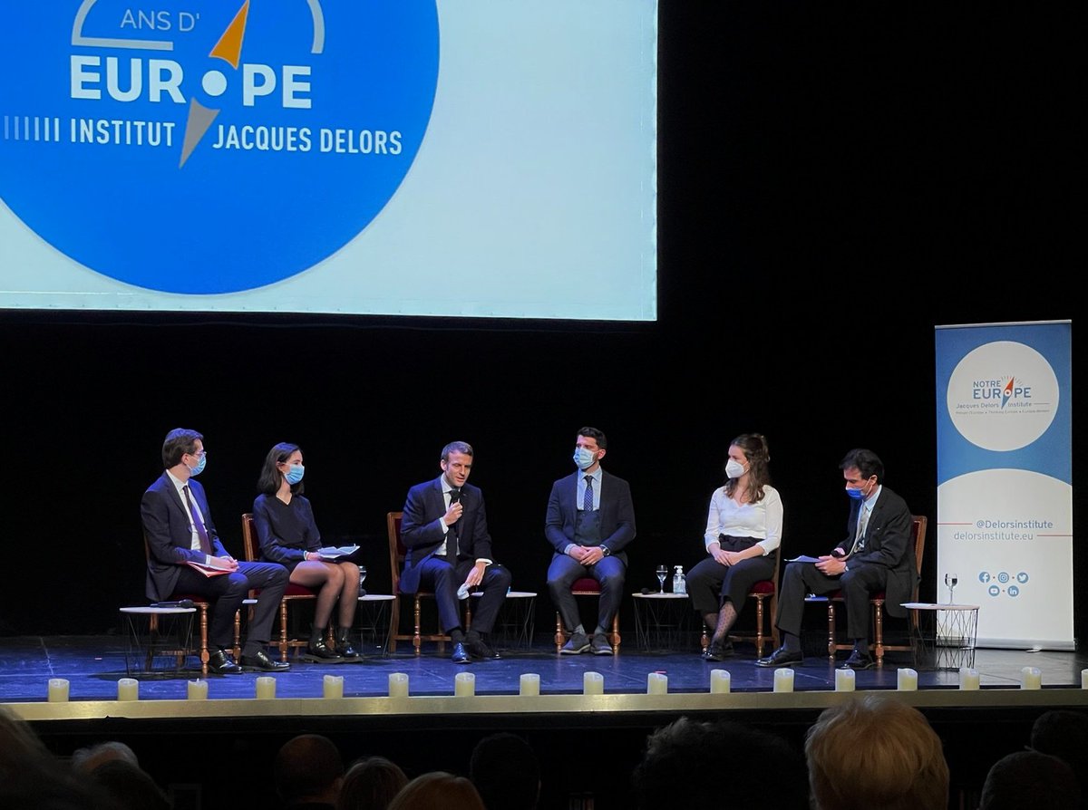Alumni_ANE's tweet photo. Vous étiez nombreux à venir fêter le 25e anniversaire de l'Institut Jacques #Delors hier soir. 

En présence du président de la République @EmmanuelMacron, vous avez célébré 25 ans d'idées et de projets pour l'Europe et la citoyenneté #européenne. 

On a hâte de vous recroiser ! https://t.co/9FFU5mFO6M
