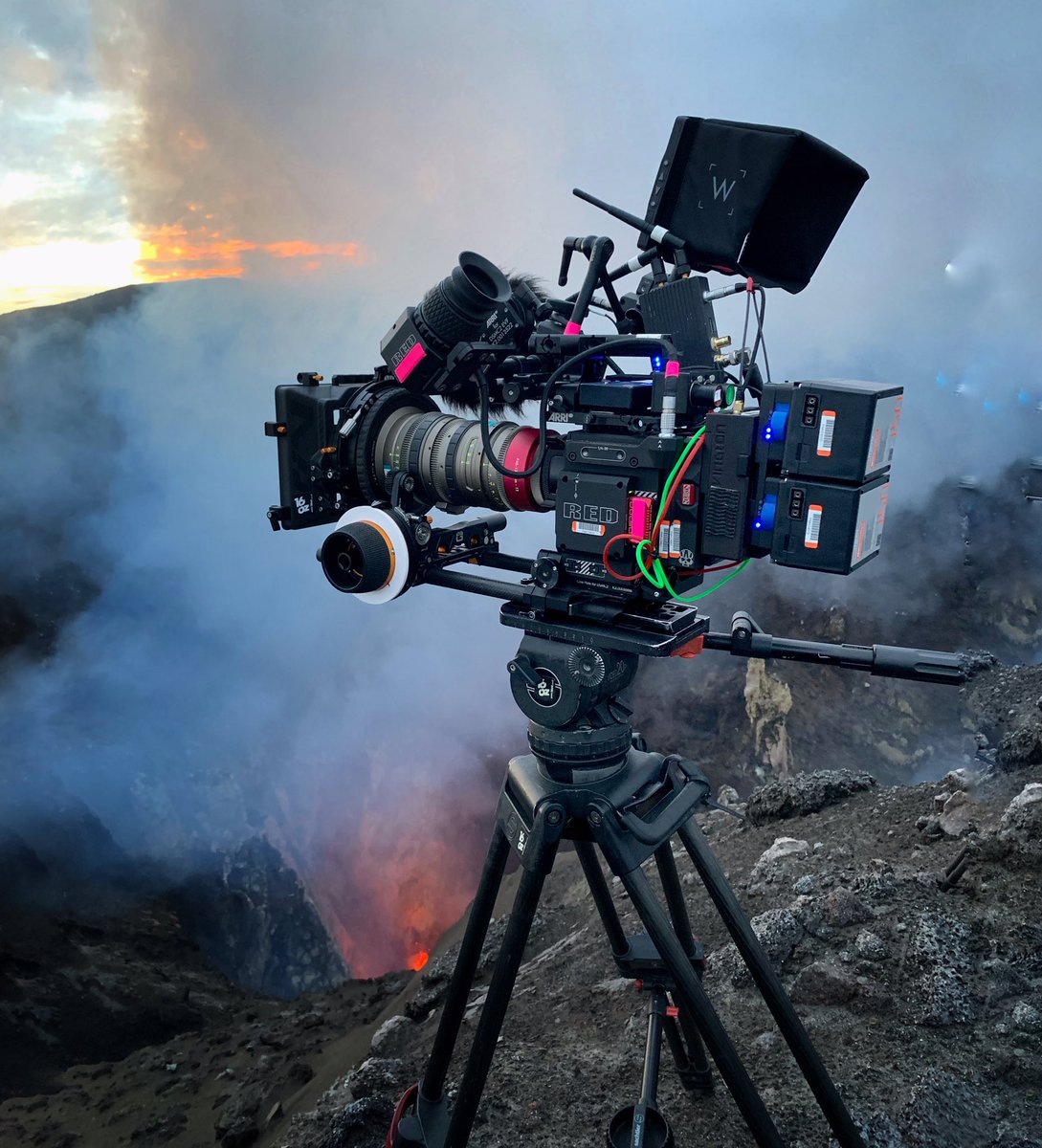 AngenieuxLenses's tweet photo. [new article on Angénieux blog] 

👉 Brendan McGinty shot a NEW documentary starring Will Smith. It’s called « Welcome To Earth » and shows him as he discovers the most beautiful places of the world 🌎⚡️☀️

Link here : https://t.co/6DnHKVFOr1 https://t.co/sprcYOXGY3
