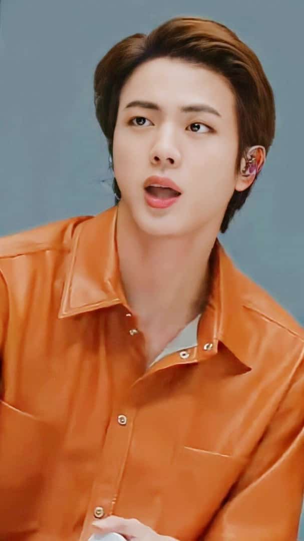 Shanmars5's tweet photo. #Seokjin #KimSeokjin 🧡 🤴 https://t.co/o36NU921tL