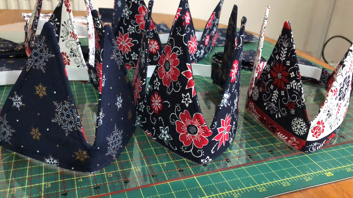 RecapRecycles's tweet photo. How brilliant are these reusable Christmas hats, made by a resident of Peterborough ♻🤩🎩. Have you made or bought something reusable this Christmas? 
#RecapRecycles #Reduce #ChristmasHat #ChristmasReuse #ChristmasCraft #Christmas #Cambridgsehire #Peterborough https://t.co/jGZReT2Ui0