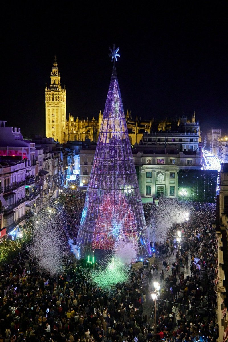 Aforemos que sale un paso.
Juan Carlos Cabrera, concejal de Fiestas.
#Sevillahoy