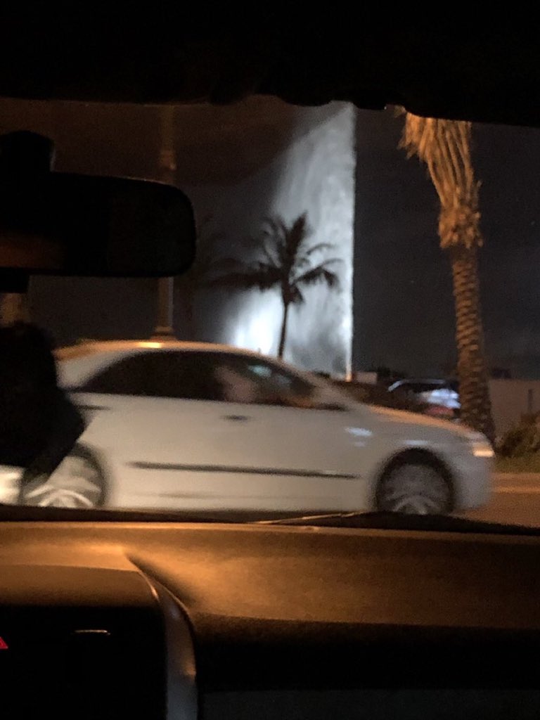 a24n24's tweet photo. كلما تأملت الشوارع
تأملت حركة السيارات 
وكيف تتجاوز  
بعضها يتقدم والآخر  يتراجع 
كأنها تحكي مسرحية الحياة ...

ولازالت  تحظى بدهشتي.. https://t.co/xMTIi578mE