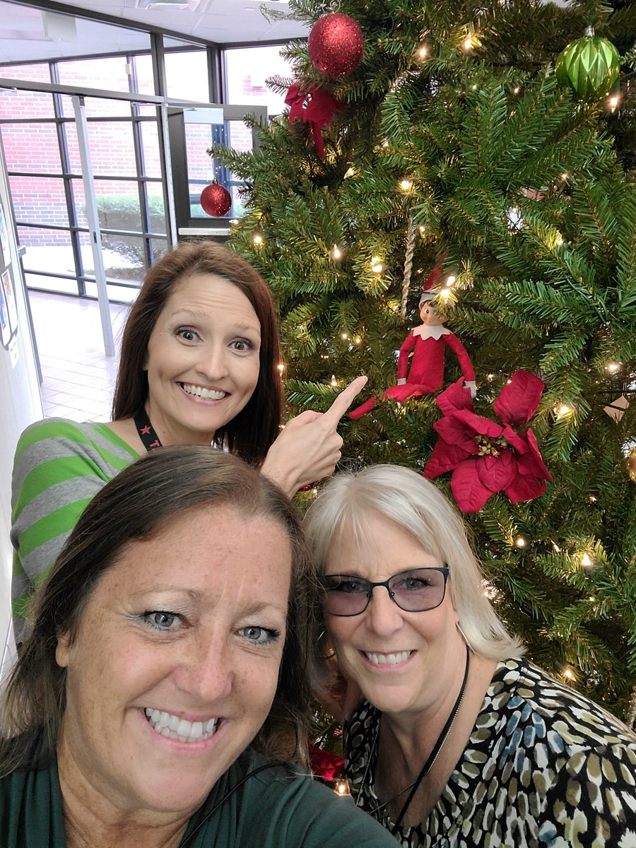 SabrinaShumsky's tweet photo. JJ is back. Day 1! #AultElfieSelfie @AnnRader7931 https://t.co/GtA78vh5ZI
