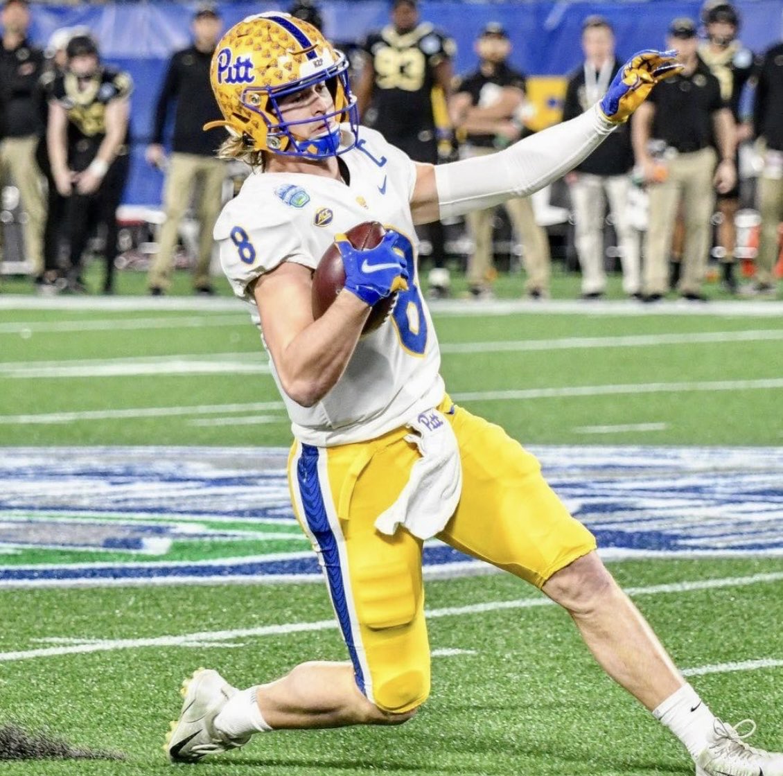 RT if you think Kenny Pickett should win the Heisman