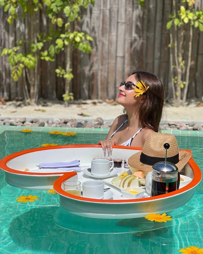 How Indian actresses take care of their skin and stay in shape at the age of 19
Anushka Sen - famous actress in Bollywood - maintains a regular exercise routine and takes care of her skin and hair to have an outstanding appearance.