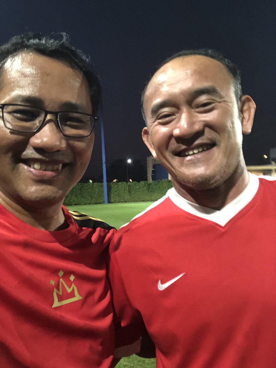 jackie14AP's tweet photo. เตะบอลกับเพื่อนง้วน
สุรชัย จตุรภัทรพงค์ 
ผ.อ.ฟุตบอล บีจี ปทุม ยูไนเต็ด https://t.co/Y4rgkE8wp8
