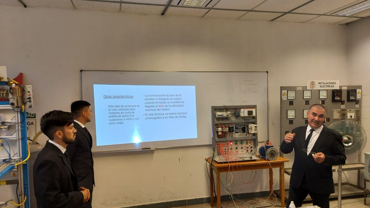 DptoUnlar's tweet photo. La Decana Dra. Alicia Leiva felicita a los Flamantes Egresados de la Tecnicatura Universitaria en Electro-Eletrónica Luis Reynoso, Claudio César Bracco  y Matias Corvera...quienes presentaron como trabajo final "Tablero Didáctico de Sistemas de Arranque de Motores Eléctricos https://t.co/44A7n4nVjk