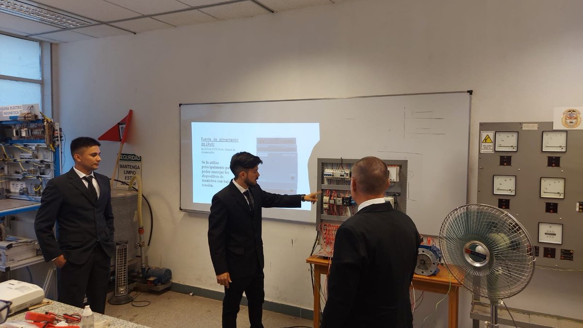 DptoUnlar's tweet photo. La Decana Dra. Alicia Leiva felicita a los Flamantes Egresados de la Tecnicatura Universitaria en Electro-Eletrónica Luis Reynoso, Claudio César Bracco  y Matias Corvera...quienes presentaron como trabajo final "Tablero Didáctico de Sistemas de Arranque de Motores Eléctricos https://t.co/44A7n4nVjk