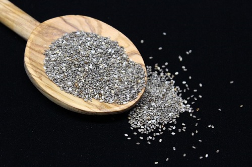 KristenJakobitz's tweet photo. Did you know #omega3 fatty acids contribute to 18% of our brain's weight? 

Our body doesn't naturally produce Omega 3s, so we need to get it from other sources. 

Sources: Chia seeds, salmon, Chinese broccoli, herring, spinach, walnuts, fish oil, flaxseeds.

#health #brain https://t.co/czyAfifmLZ