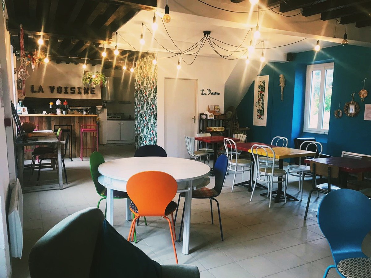 1000_cafes's tweet photo. Les accompagnements des 1ers gérants de cafés ruraux ont débuté ! Au programme : développer le multiservices, proposer des animations ds le lieu, améliorer la visibilité du café... #1000cafés soutient des cafés en activité. Parlez-en dans votre territoire: https://t.co/IutzDtqo3L https://t.co/yE5IgvAHzl