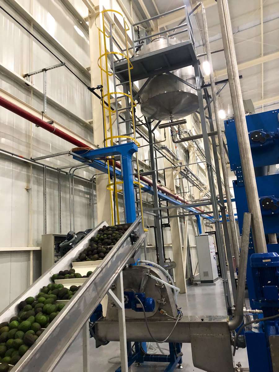 Cagarciaf's tweet photo. Desde @PROCOLOMBIACO tuvimos el gusto de acompañar la inauguración de la planta de producción de aceite de aguacate de @NaturaBio_MX en Palmira, la cuál será la más grande de Colombia y desde donde se espera proveer al mundo entero. https://t.co/KiDBf5N14T