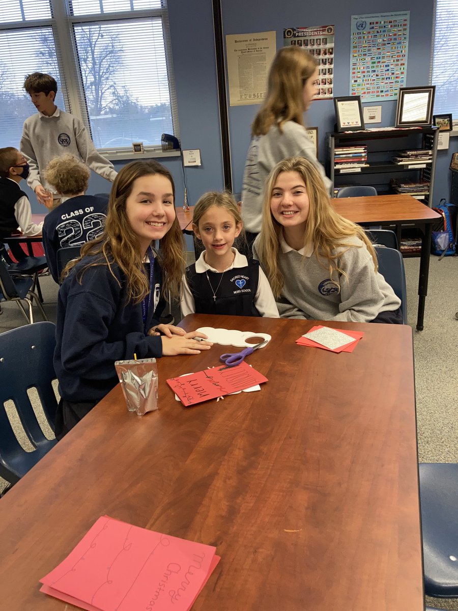 anne_perryman's tweet photo. “Crafting” with our 8th grade buddies - creating ornaments, doorknobs - and memories ⁦@SHMSlouisville⁩ https://t.co/fpzTqBmnmD