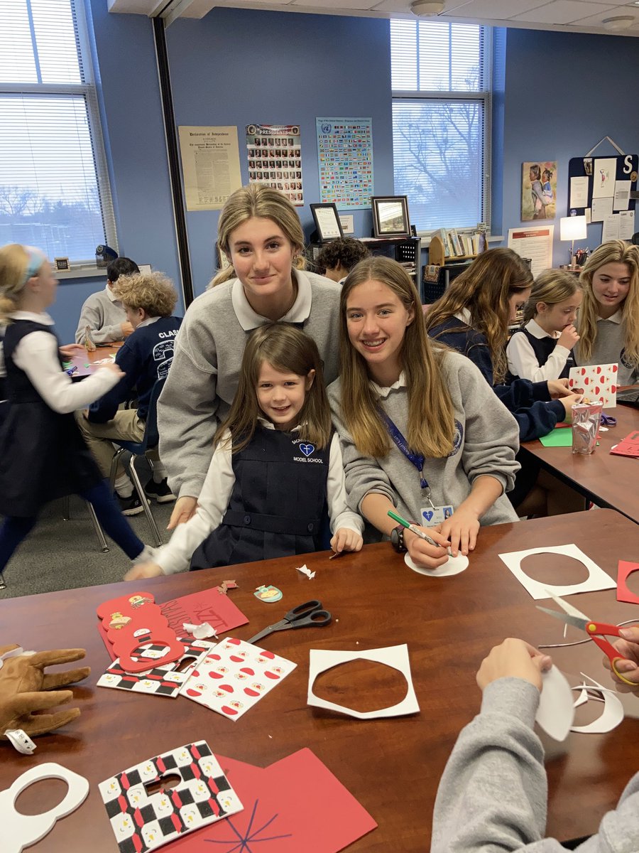 anne_perryman's tweet photo. “Crafting” with our 8th grade buddies - creating ornaments, doorknobs - and memories ⁦@SHMSlouisville⁩ https://t.co/fpzTqBmnmD