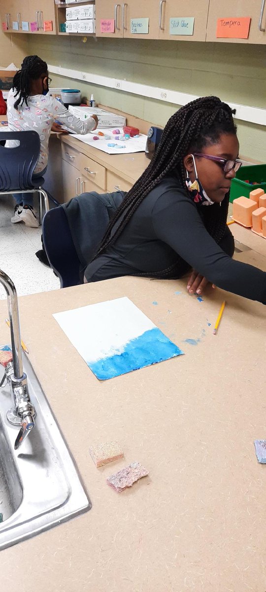 SOEGMLR5's tweet photo. 5th graders are working on winter paintings in art class ❄️☃️ #SOESMM https://t.co/QXjGjnbxt0