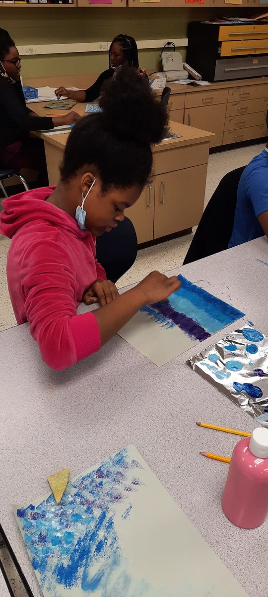 SOEGMLR5's tweet photo. 5th graders are working on winter paintings in art class ❄️☃️ #SOESMM https://t.co/QXjGjnbxt0