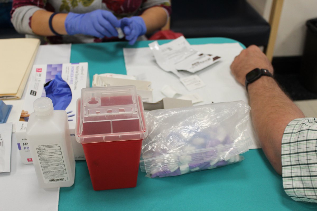 HealthyPinellas's tweet photo. Always dispose of #needles safely--they don't belong in the trash! Sharps are syringes, needles &amp; lancets that can puncture &amp; cause #publichealth issues. @HealthyPinellas is NOT a disposal site for your sharps containers but we list locations that are here https://t.co/i11pgUmfhP https://t.co/1O2NnxdFrA