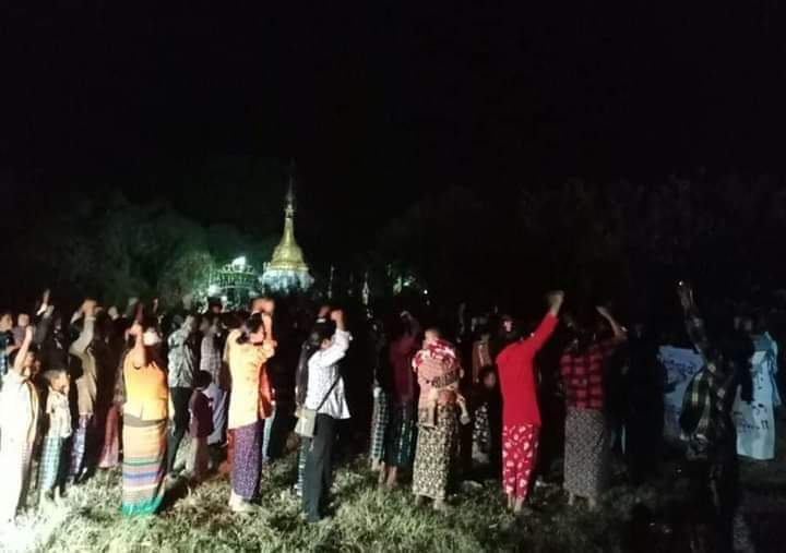 sggrvlyouth's tweet photo. In #YeKyiPin Village, Yin Mar Pin Township, villagers staged a night strike against the Fascist army on December 7.

#Cambodia_RejectTerrorists
#Dec7Coup 
#WhatsHappeningInMyanmar https://t.co/pM3h25tvyB