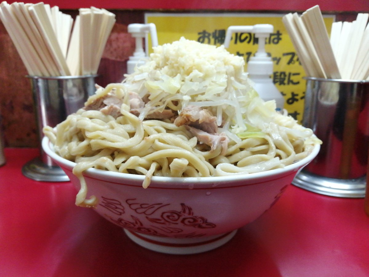 crystalmeth_ice's tweet photo. 12/7火曜夜にラーメン二郎目黒店へ

注文は大W豚入り
コールはニンニク

食券を置く前に麺を茹で始め、はい！小お待ち！全部？て

麺、スープ、豚の全て激ウマ

が、一口残して撃沈
若店主からどしたの？体調悪いの？食欲ないの？お疲れさまでした！

そもそも何だこの白い丼は
麺、大の2倍だったよw https://t.co/Bl97tWptDM