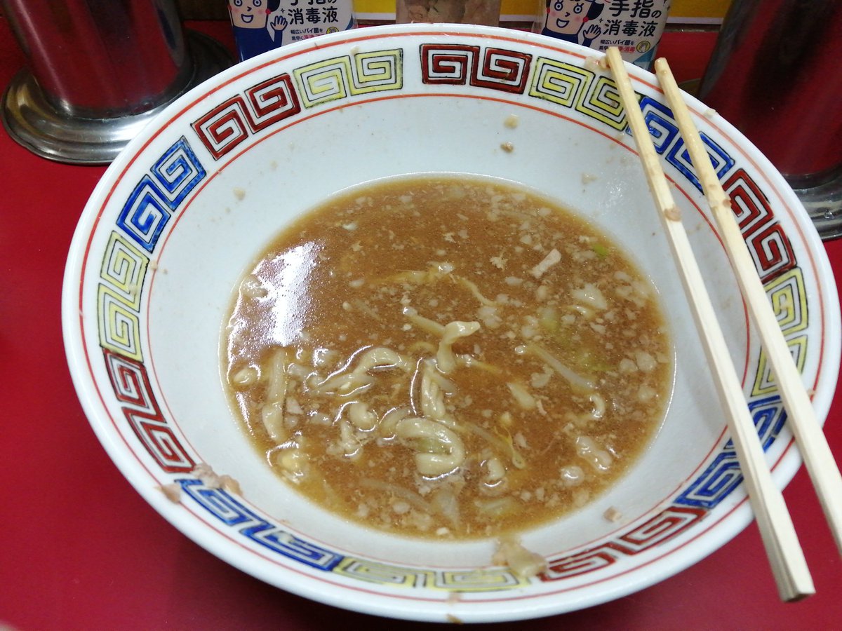 crystalmeth_ice's tweet photo. 12/7火曜夜にラーメン二郎目黒店へ

注文は大W豚入り
コールはニンニク

食券を置く前に麺を茹で始め、はい！小お待ち！全部？て

麺、スープ、豚の全て激ウマ

が、一口残して撃沈
若店主からどしたの？体調悪いの？食欲ないの？お疲れさまでした！

そもそも何だこの白い丼は
麺、大の2倍だったよw https://t.co/Bl97tWptDM