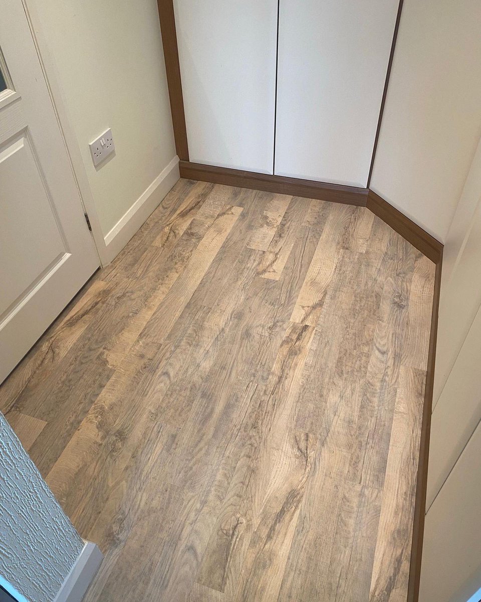 PjmFlooring's tweet photo. Stunning luxury vinyl planks in the Karndean range supplied and fitted to a bedroom, looks amazing - book a quotation for the new year now 01244 291900 #happycustomer #luxuryvinylspecialists #karndean #chestertweets https://t.co/2rrCaB1vuv
