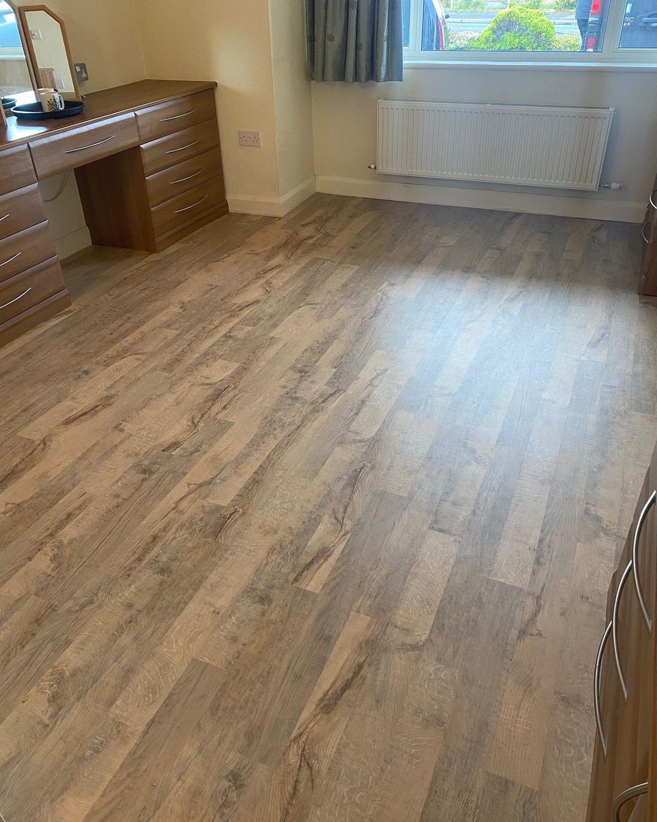 Stunning luxury vinyl planks in the Karndean range supplied and fitted to a bedroom, looks amazing - book a quotation for the new year now 01244 291900 #happycustomer #luxuryvinylspecialists #karndean #chestertweets