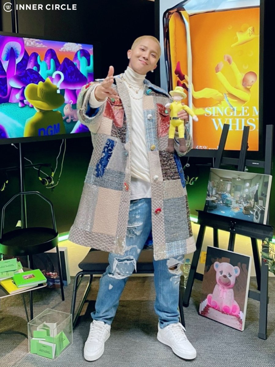 #THANKUINNERCIRCLE

인서들의 마음을 저격할
MINO의 ["TO INFINITY."] 🔫

이번 활동도 함께할 준비됐죠?
인서 X MINO 준비! 장전! 
발사! TANG!💙 TANG!💙

#MINO #송민호 
#TO_INFINITY #탕 #TANG 
#WINNER #위너