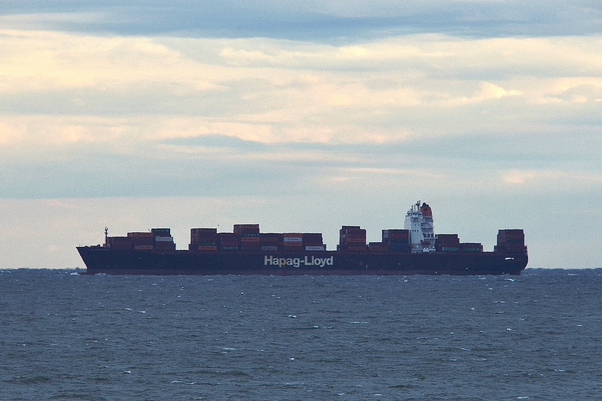 johnmorgan726's tweet photo. The DELAWARE EXPRESS, IMO:9349514 en route to Norfolk, Virginia, flying the flag of the United States 🇺🇸. #HapagLloyd #DelawareExpress #ContainerShip #ShipsInPics https://t.co/90k79AM6eo