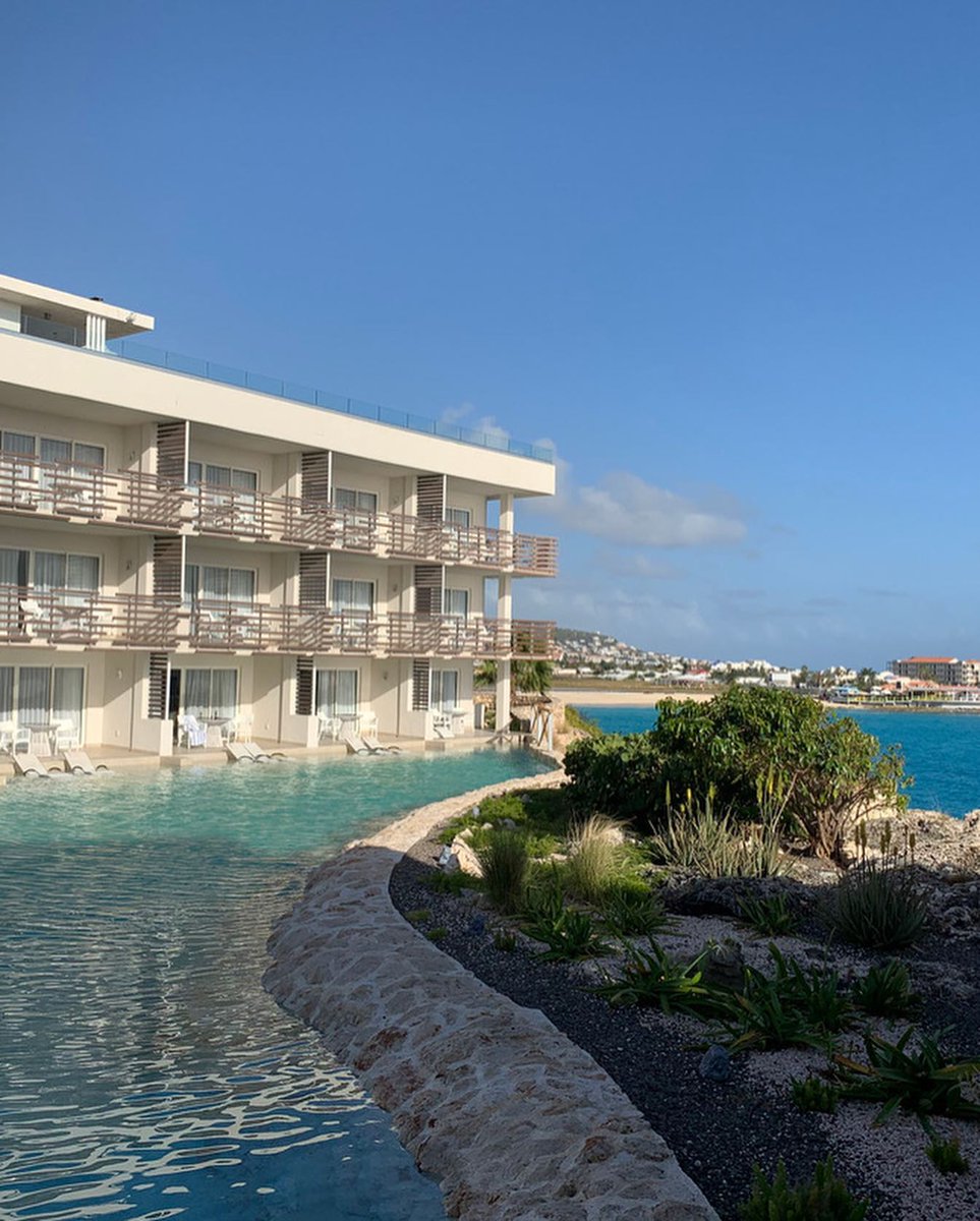 travelitisgroup's tweet photo. Views from the lovely Sonesta Ocean Point Resort in St Maarten. One of two hotel options for our St Maarten Carnival weekend extravaganza April 27 - May 1, 2021! Link in bio!

#sxm #sxmcarnival #whereyougoingnext…

📸 https://t.co/kbELgYDC9H via https://t.co/mAwAE2648z https://t.co/ZQ7J1vyVdp