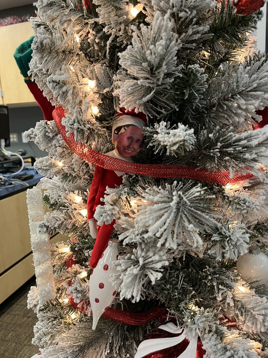 “It’s beginning to look a lot like Christmas” ❤️🎄☺️ <a href="/ClearElementary/">Clear Spring Elementary</a> I spotted #jinglebelljanelle in the CSES Christmas tree!