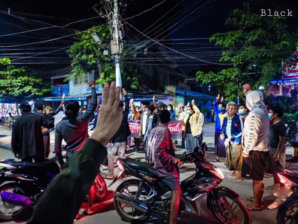 afcc_mdy's tweet photo. | စိန်ပန်းရပ် သံပုံးတီး သပိတ်စစ်ကြောင်း
#AFCC_MDY #SeinPanStrike #WhatsHapleningInMyanmar https://t.co/h7g1hJptGm