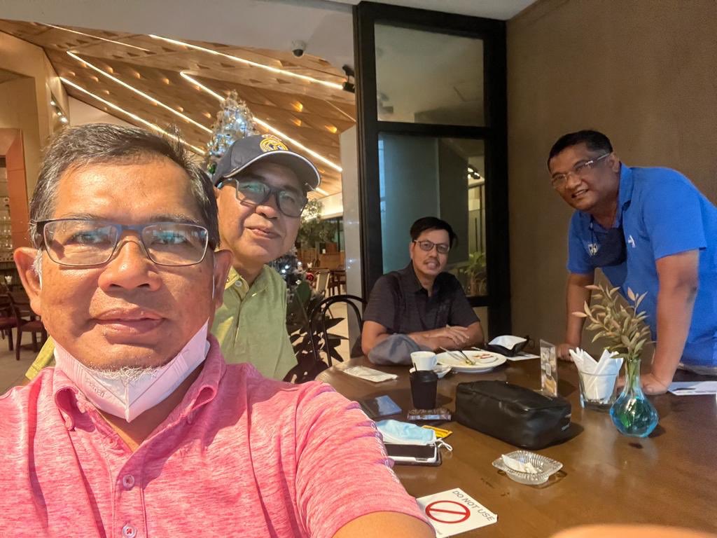 Alhamdulillah, bisa berolah raga bareng sahabat lama ..