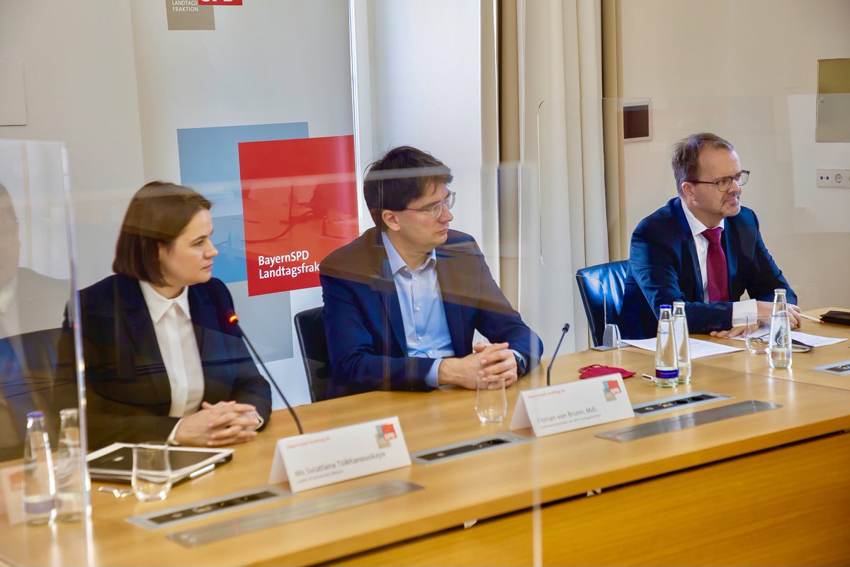 m_rinderspacher's tweet photo. Danke, belarussische Oppositionsführerin @Tsihanouskaya für die Annahme unserer Einladung in @Landtag_Bayern. Starkes Gespräch mit @FlorianvonBrunn im Beisein von Diaspora-Aktivisten. Warmer Empfang im Landtagsplenum. Solidarität im Kampf für Freiheit und Demokratie! https://t.co/eG5BAL6fXg