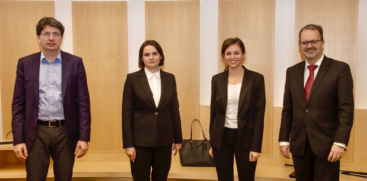m_rinderspacher's tweet photo. Danke, belarussische Oppositionsführerin @Tsihanouskaya für die Annahme unserer Einladung in @Landtag_Bayern. Starkes Gespräch mit @FlorianvonBrunn im Beisein von Diaspora-Aktivisten. Warmer Empfang im Landtagsplenum. Solidarität im Kampf für Freiheit und Demokratie! https://t.co/eG5BAL6fXg