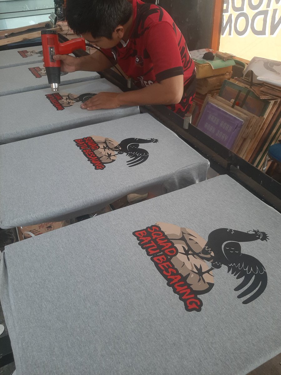 #ciriciripsikopat
Ayamnya sering menang laga, langsung abadikan ke kaos.
instagram.com/bikinkaosyok?u…