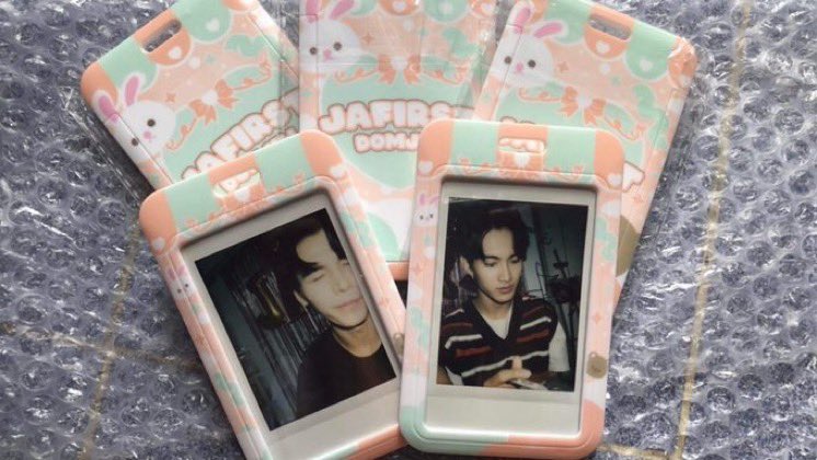 bumkung21's tweet photo. เพื่อน @MoJaKim26 นางติดลิมิต ฝากแจก Card Holder 1 ชิ้น เพียงรีทวิตนี้ พร้อมทั้งเมนชั่นติด #ShopeeXJaFirst เริ่มเลอออ https://t.co/AWjUsfNS5c
