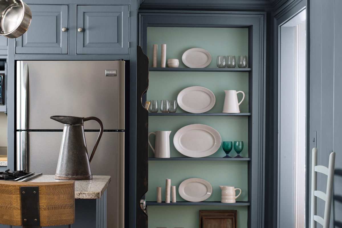 Elevate your cabinetry and shelving with a bold color like Wolf Gray 2127-40. Notice how Wythe Blue HC-143 shines from the shelf backs. Reach out to us for your next paint project. #benjaminmoore #benjaminmoorecolors