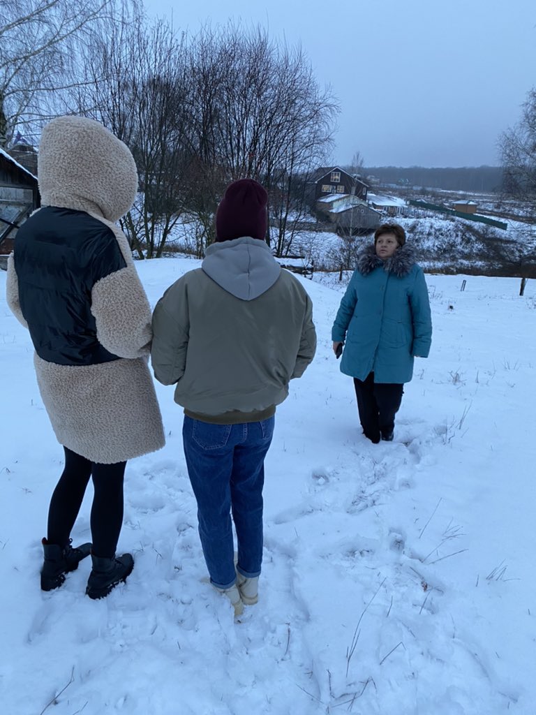07.12.2021 года состоялась встреча жителей д. Самохваловка с главой администрации МО Яснополянское по вопросам благоустройства 
✓(Ремонт контейнерной площадки, очистка дорог, пожарная безопасность) 
Присутствовало 4 человека