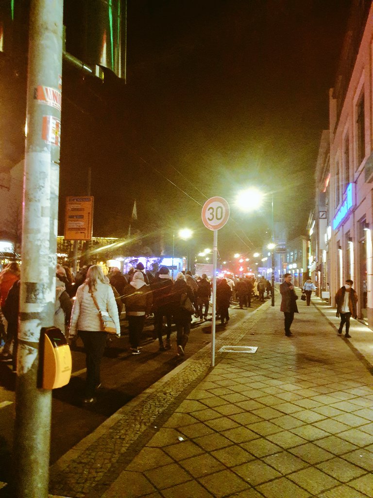 PalimPa80138252's tweet photo. Gestern waren in Eberswalde (Barnim) zwischen 450 und 500 Bürger auf der Straße gegen die Impfpflicht, Spaltung der Gesellschaft und Coronamaßnahmen #verbindeteuch #stehtaufundgehtraus #schlussmitdemcoronawahnsinn https://t.co/tzR2ZjvSPv