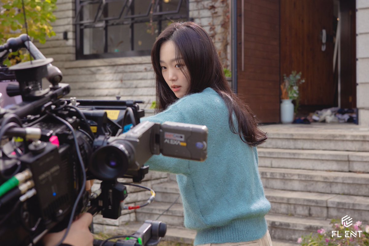 jinkijooarchive's tweet photo. #눈이오잖아 뮤비 비하인드 📸 (4/5)

#진기주 #Jinkijoo https://t.co/8fV4hlpSXk