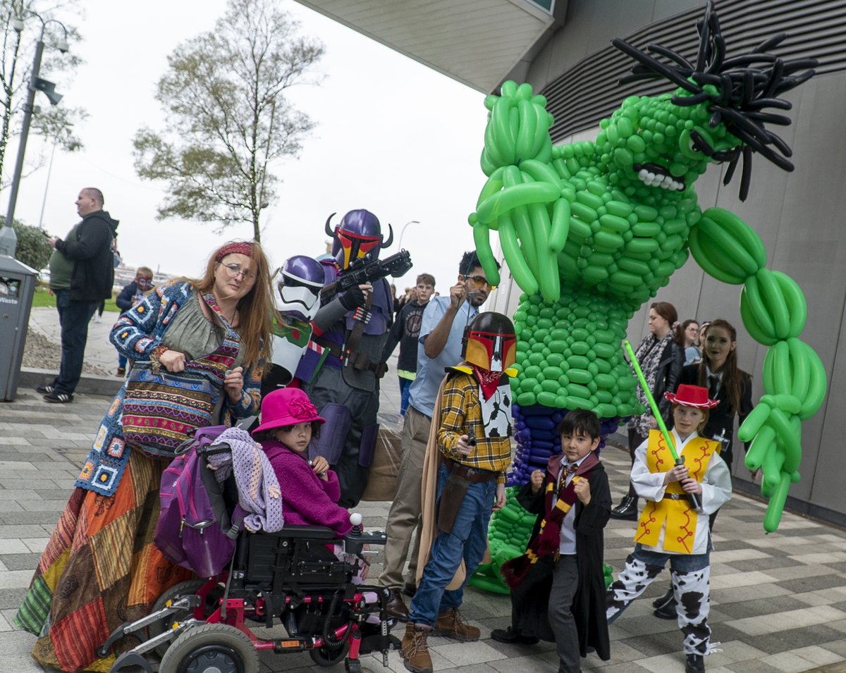 craigglenday's tweet image. So, was at @ComConLiverpool recently with the Inflatable Hulk (aka balloonatic Tom Kent). Did it end up being the world's tallest balloon costume? Find out... youtube.com/watch?v=khXScS…