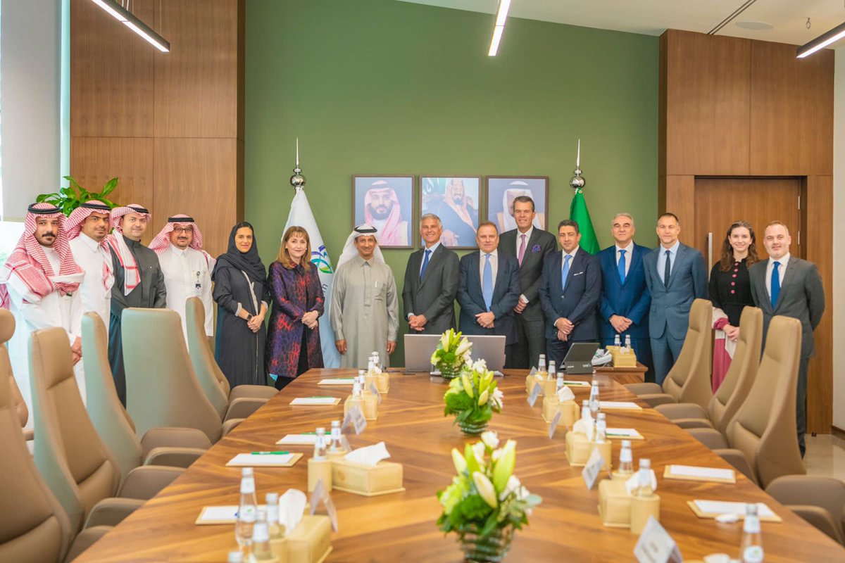 AhmedAlKhateeb's tweet photo. Today I met with my friend Chris Nassetta, President and CEO @Hilton, who announced the bold expansion in #SaudiArabia from 15 to 75 hotels.  This undoubtedly reflects confidence in the progress being made in the Kingdom as we continue to develop and grow our tourism industry. https://t.co/cEOfdwr1oD