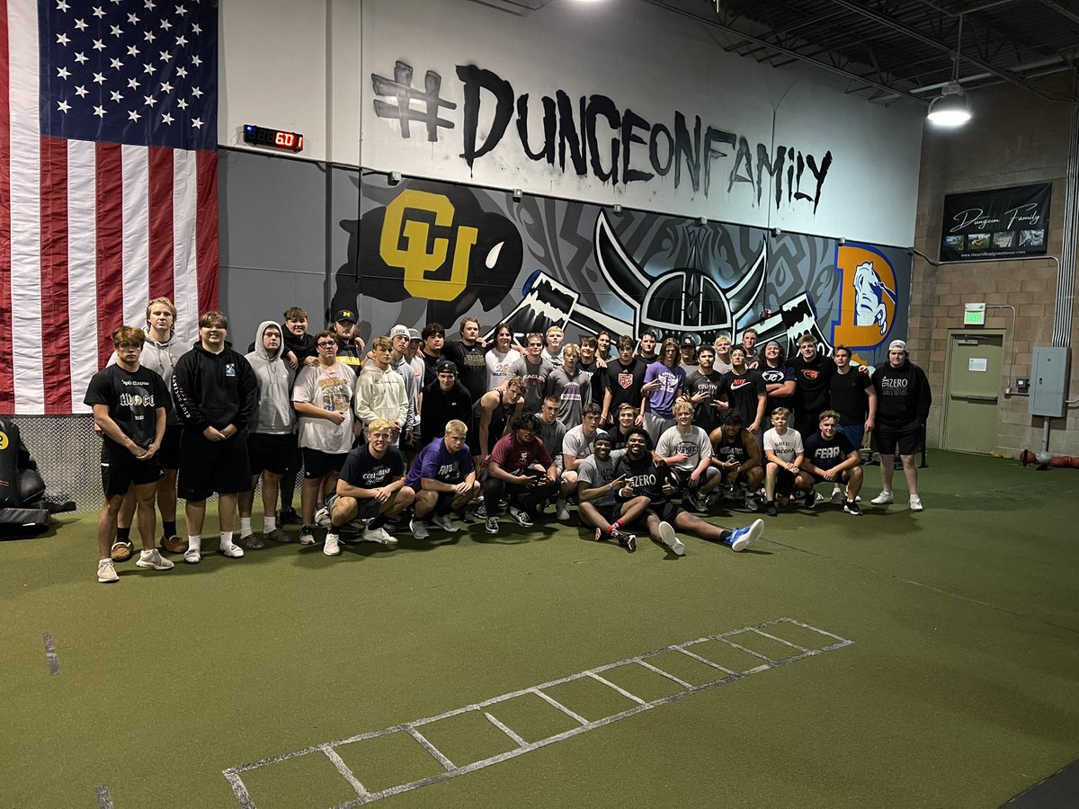 SixZeroAcademy's tweet photo. #DungeonFamily put in WORK at 5am! We chase dreams! Way to work men! https://t.co/oPckDwYE0z