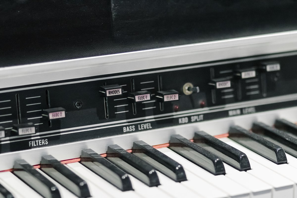 martinic's tweet photo. How about some vintage #Rhodes to set the vibe of your day? Can't you just hear it with a little crunch from a good amp?
#vintageinstruments #vintagesynth #martinic #VSTinstrument https://t.co/pdHiegwIyQ