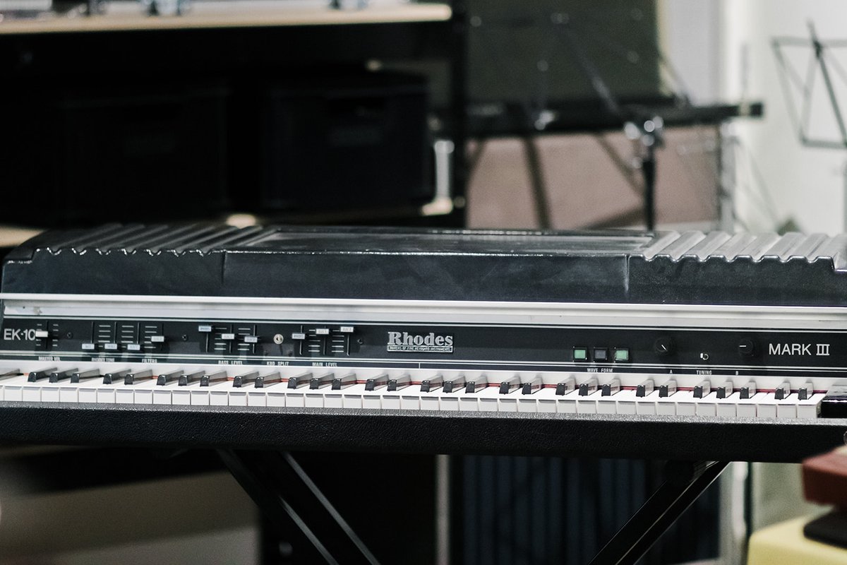 martinic's tweet photo. How about some vintage #Rhodes to set the vibe of your day? Can't you just hear it with a little crunch from a good amp?
#vintageinstruments #vintagesynth #martinic #VSTinstrument https://t.co/pdHiegwIyQ
