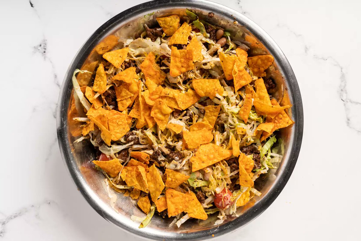 TWWhatley's tweet photo. Is there room in your weekly meal plan for this taco salad? #dinnertime #recipes  https://t.co/IpcJMABZ2c https://t.co/qjvZl3Hayy