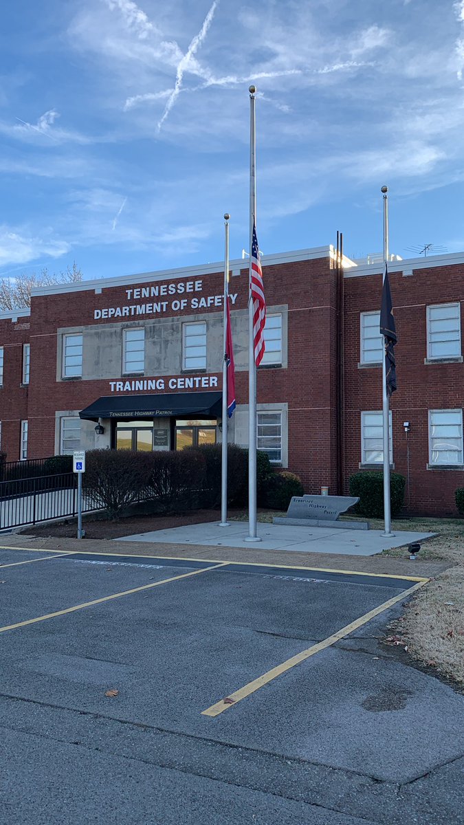 THPLawrencebur's tweet photo. If you are looking for a long standing career consider the THP. First step begins with YOU applying for our upcoming lateral cadet class that begins March 2022. Click ➡️ https://t.co/2ZjsIiIz8c to apply. Application period closes 12/7/21 at 11:59pm CST https://t.co/tSoUB68rbk