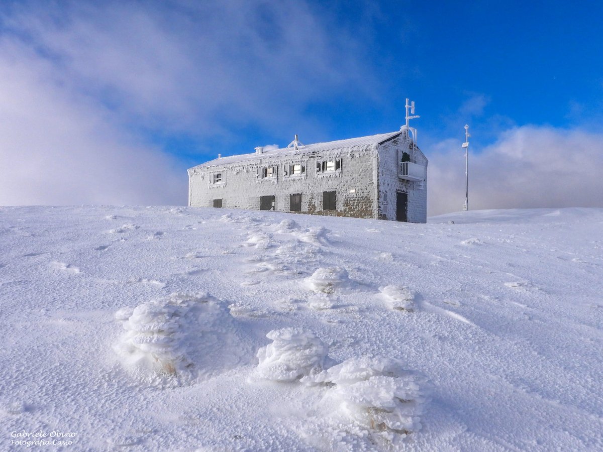 ModenaDintorni's tweet image. Polo Nord? No, #Appennino Tosco-Emiliano! 

Ecco come si presentava ieri il rifugio Duca degli Abruzzi al #LagoScaffaiolo  🥶

Ph Gabriele Obino