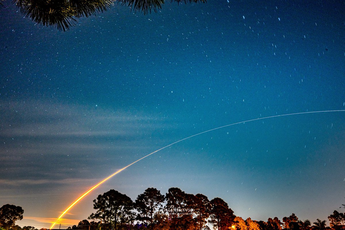 HlavsaDennis's tweet photo. This mornings launch at 5:19 am of an Atlas V carrying the STP-3 satellite for the US Air Force on it's way to orbit.
#GoULA
#ThePhotoHour #nikonphotography #StormHour @AuthenticFL @VISITFLORIDA @FLskygazer @FloridianCreat1 @321FlaSpaceGirl @SpaceCoastSkies https://t.co/wsBVRbEpfK